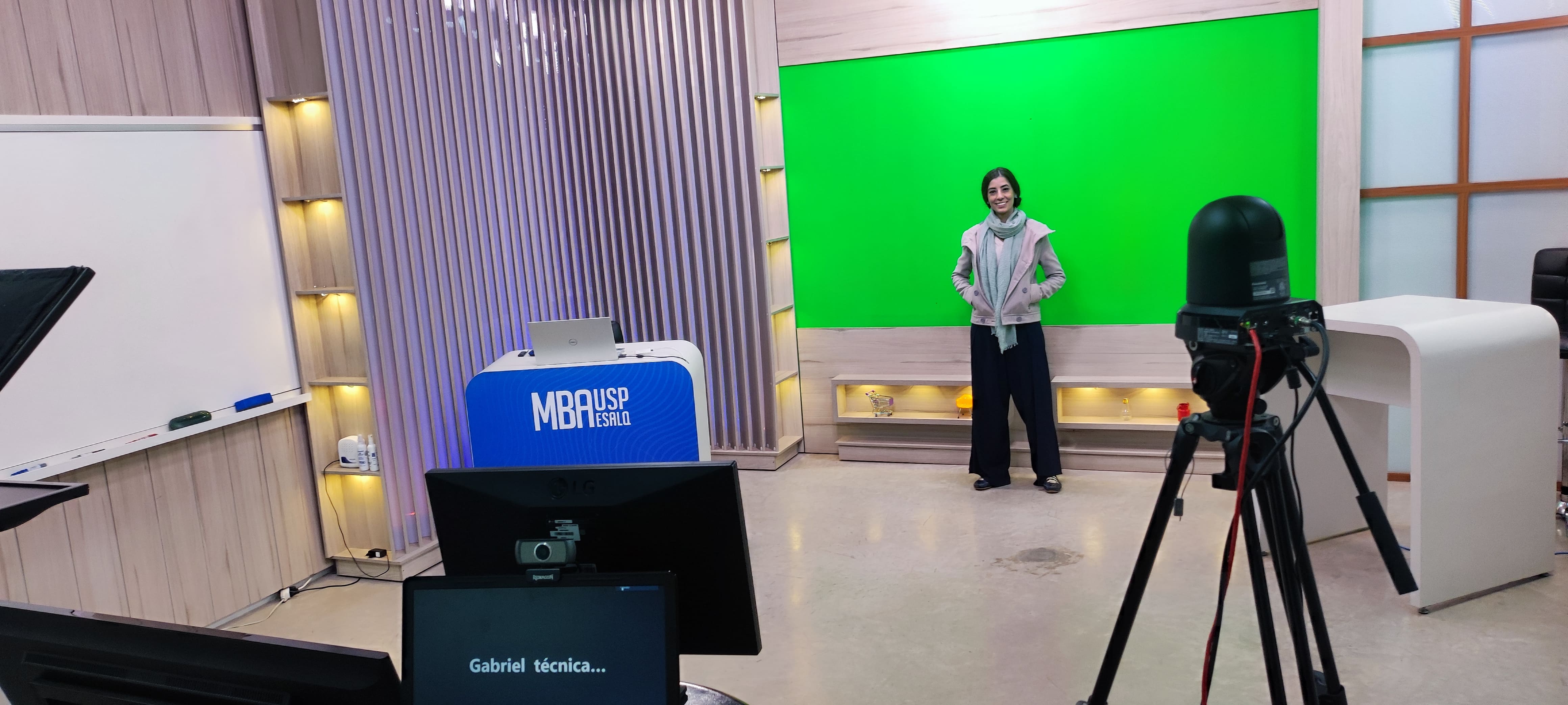 Preparando o cenário perfeito para transformar aulas em experiências digitais inesquecíveis.