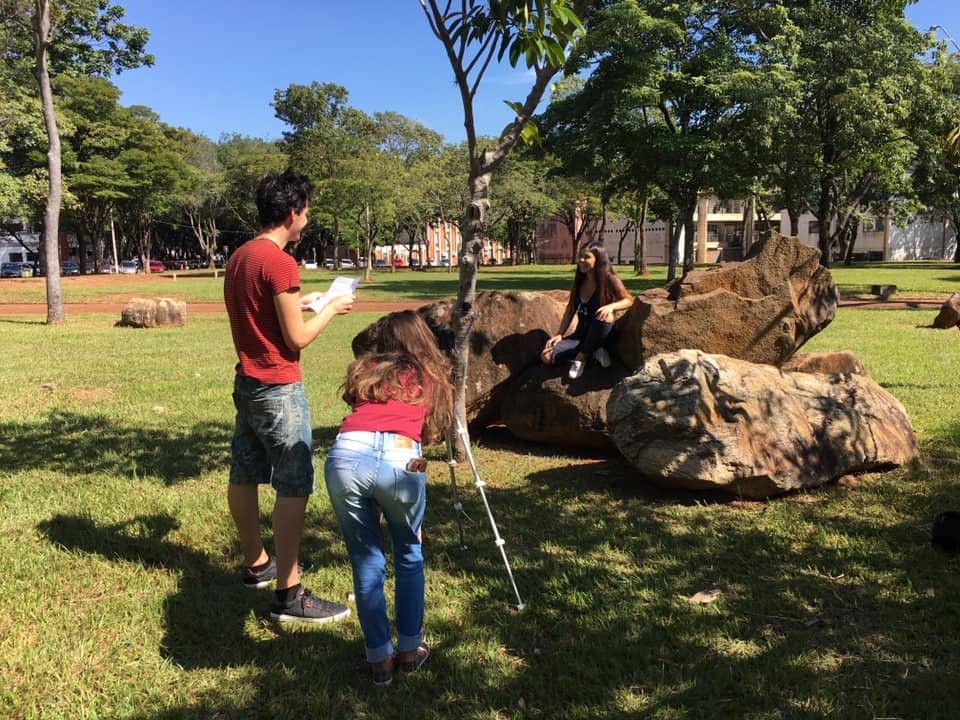 A união faz o filme: quando a equipe vira família, cada cena é um retrato de amor pelo cinema.