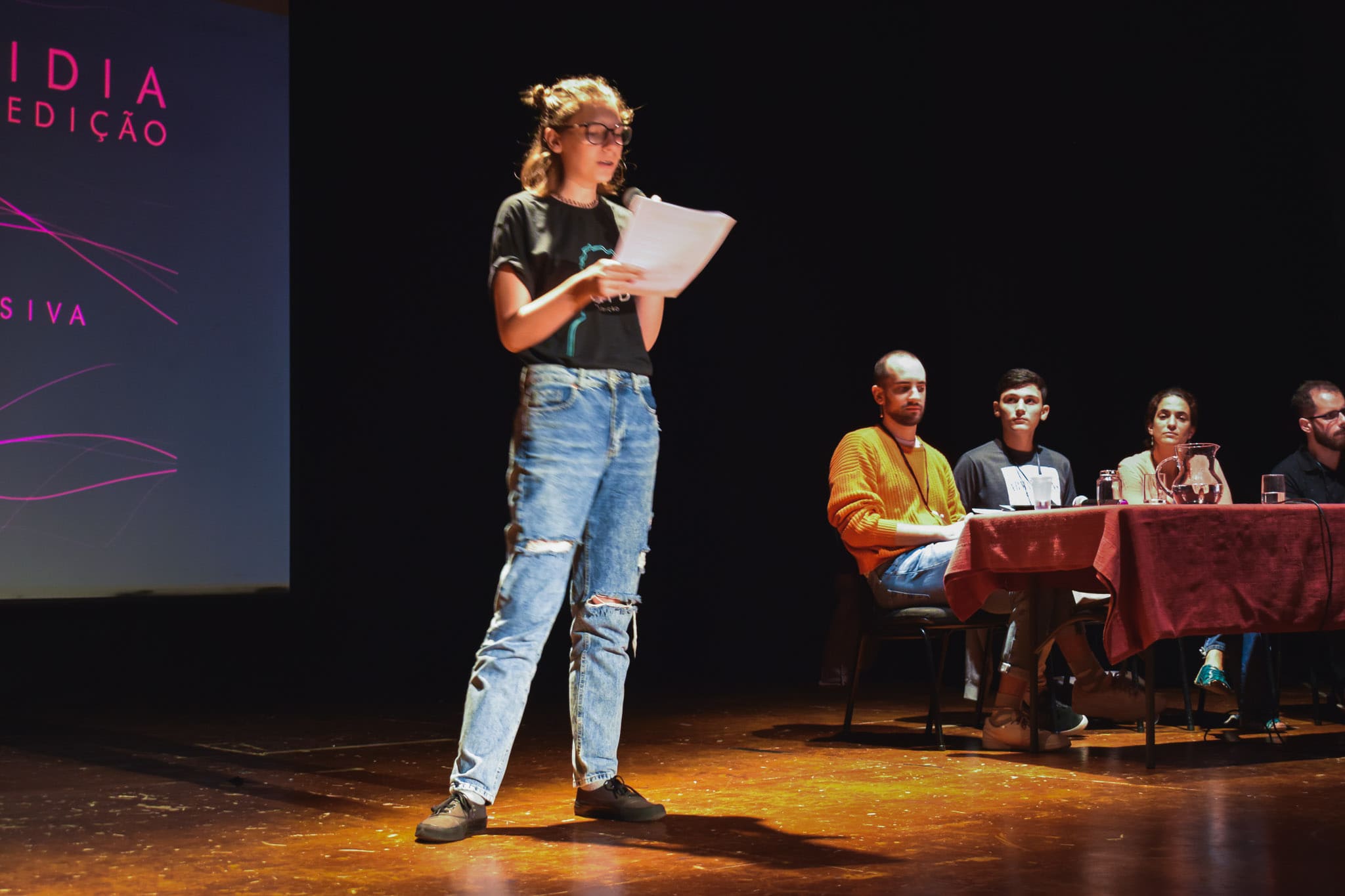 A produção audiovisual televisiva: novelas e séries