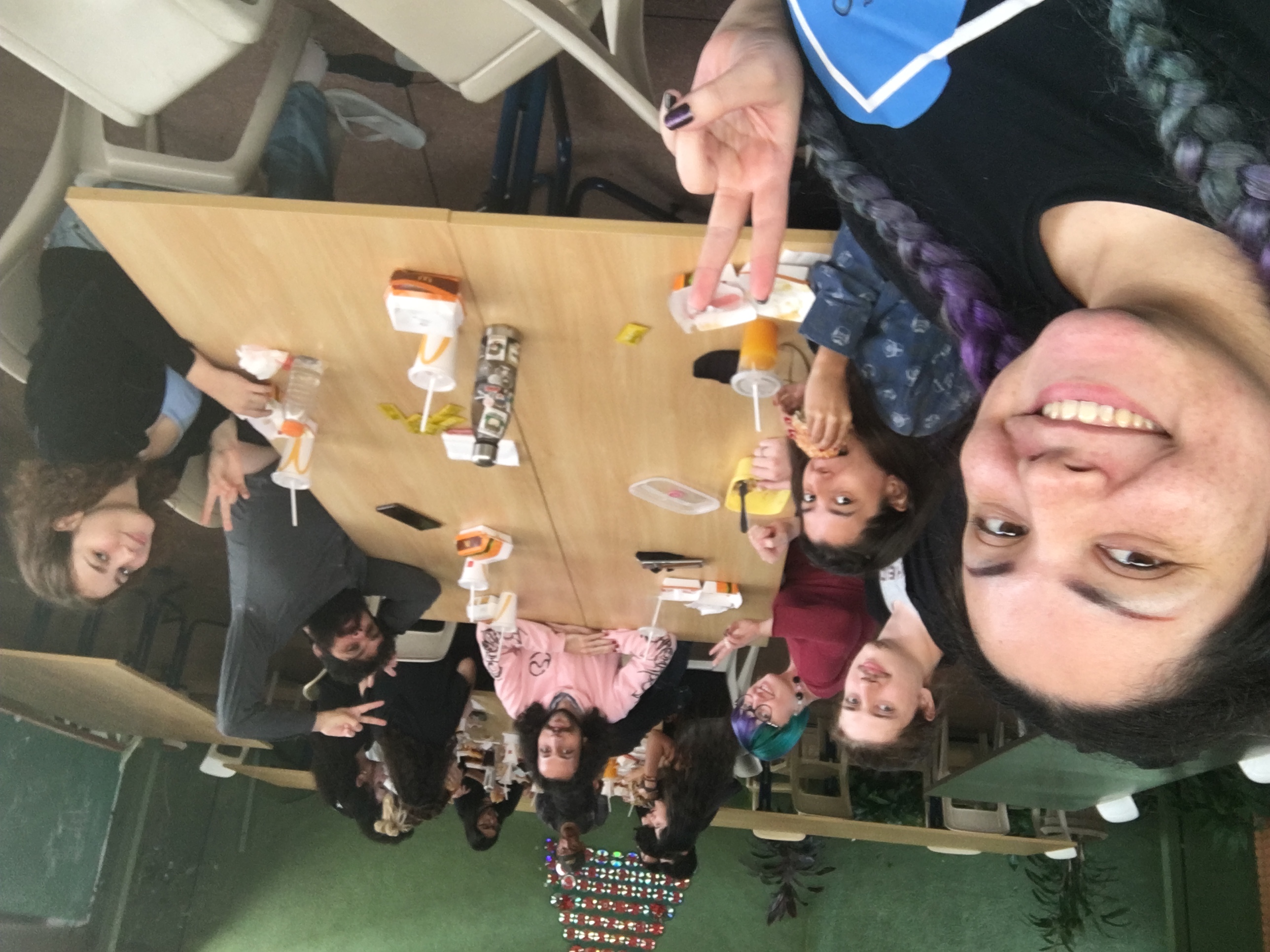 TriviAll também é feito de laços, sorrisos e refeições compartilhadas, porque conhecimento se fortalece em boa companhia.