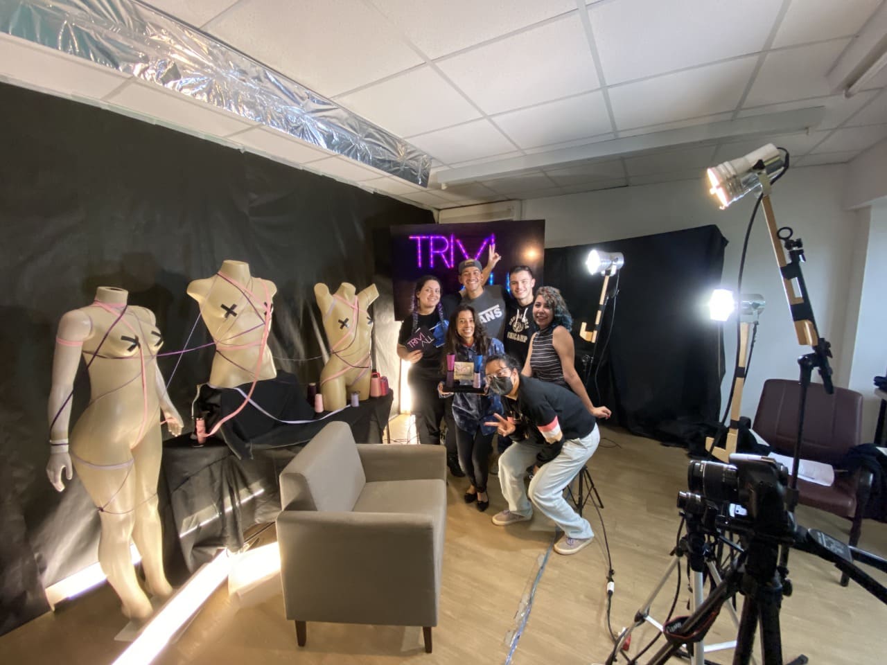 Entre fios e luzes, é a sintonia da equipe que dá forma ao TriviAll.